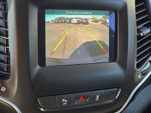 Used 2021 Jeep Cherokee Latitude Plus image 5