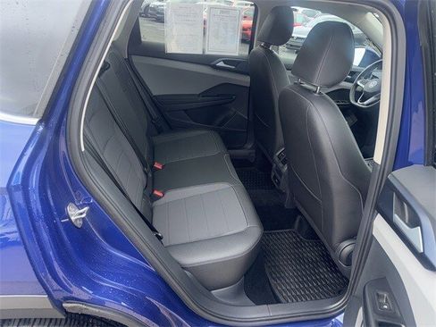 Used 2024 Volkswagen Taos SE w/ Panoramic Sunroof Package image 34