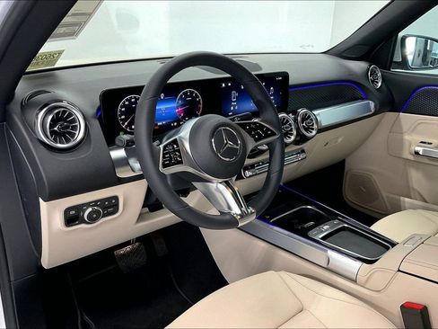 New 2026 Mercedes-Benz GLB 250 image 8