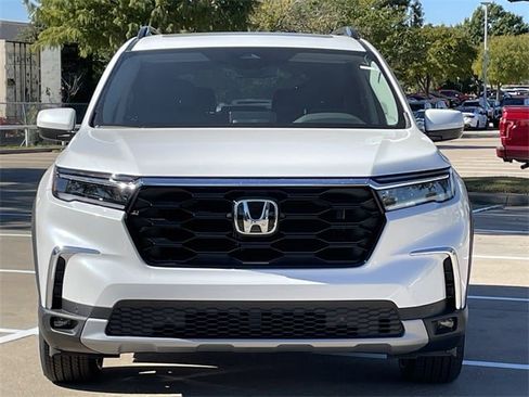 New 2025 Honda Pilot Touring image 8
