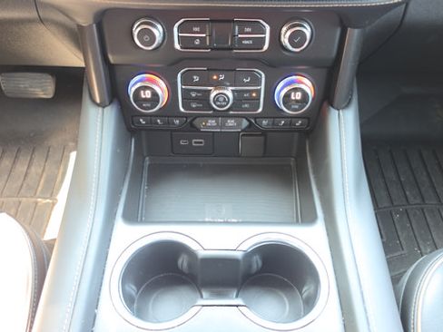 Used 2022 GMC Yukon XL AT4 w/ Technology Package AWD/4WD image 8