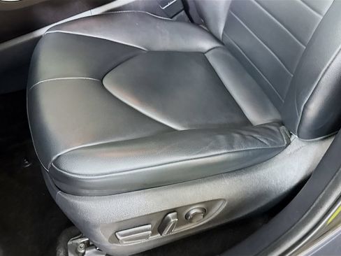 Used 2023 Toyota Highlander XLE FWD image 24