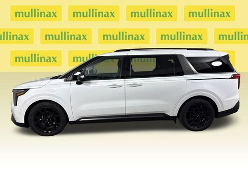 Used 2025 Kia Carnival SX FWD image 8