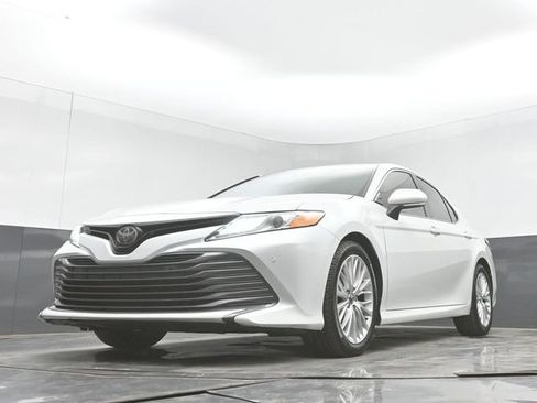Used 2018 Toyota Camry XLE FWD image 43