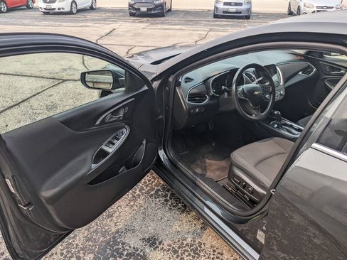 Used 2016 Chevrolet Malibu LT FWD image 9