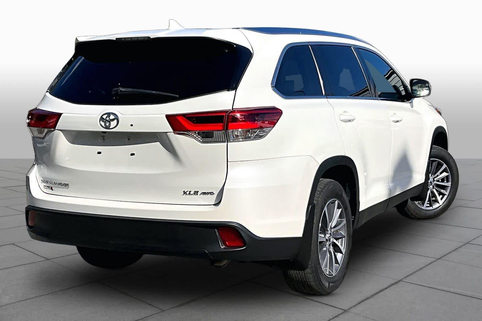 Certified 2019 Toyota Highlander XLE AWD/4WD image 13