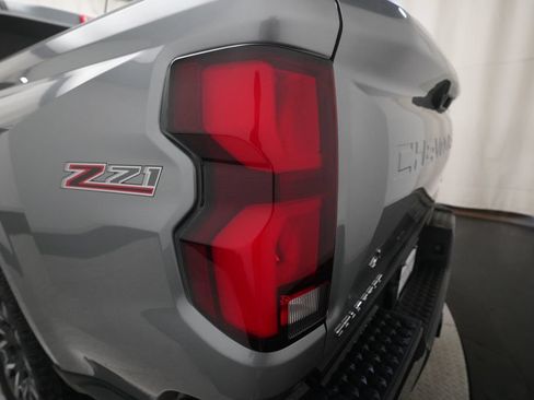 Used 2024 Chevrolet Colorado Z71 w/ Z71 Convenience Package 2 AWD/4WD image 31