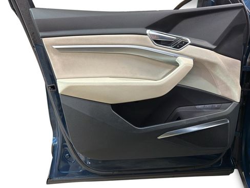 Used 2019 Audi e-tron Prestige w/ Prestige Package image 14