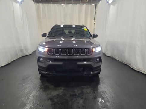 Used 2024 Jeep Compass Latitude w/ Convenience Group AWD/4WD image 2