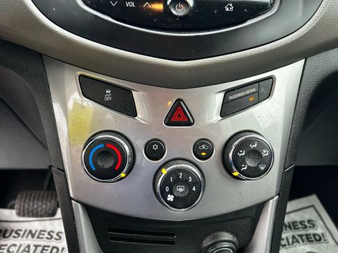 Used 2016 Chevrolet Trax LT w/ LT Convenience Package image 20