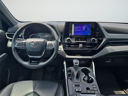 Used 2023 Toyota Highlander XSE AWD/4WD image 9