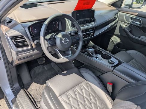 Used 2023 Nissan Rogue Platinum w/ Platinum Premium Package image 11