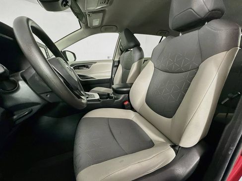 Used 2021 Toyota RAV4 XLE AWD/4WD image 21