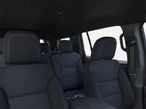 New 2025 Chevrolet Traverse LT w/ Enhanced Driving Package image 24