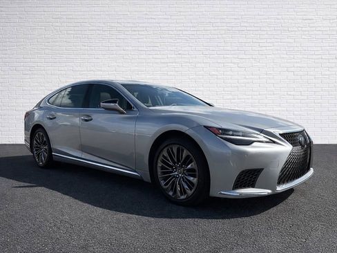 Used 2022 Lexus LS 500 w/ Accessory Package (Z2) image 3