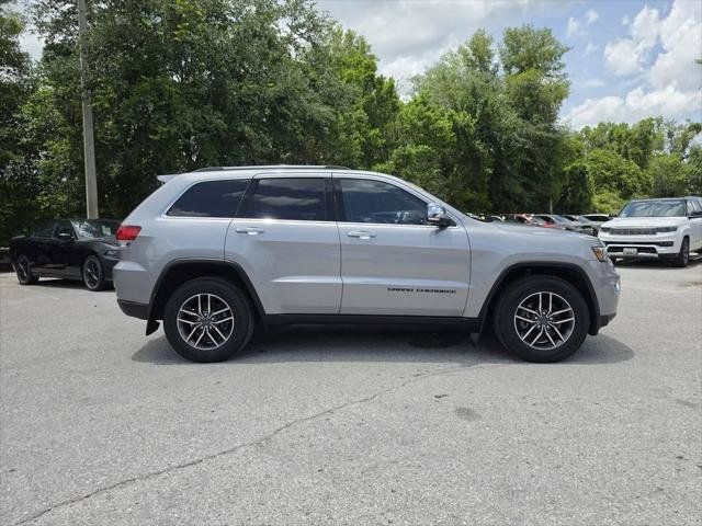 Certified 2020 Jeep Grand Cherokee Limited w/ Luxury Group II AWD/4WD image 3