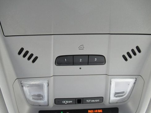 Used 2021 GMC Terrain SLT w/ Infotainment Package II FWD image 29