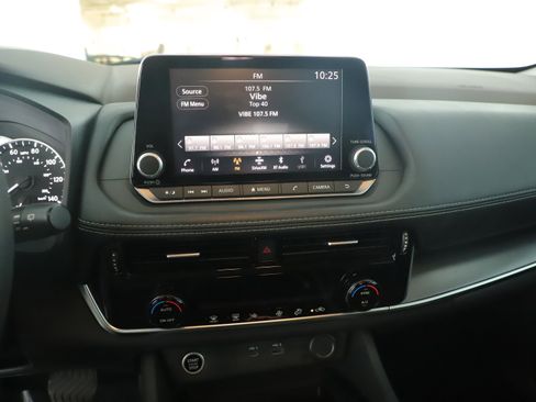 Used 2021 Nissan Rogue SV image 17