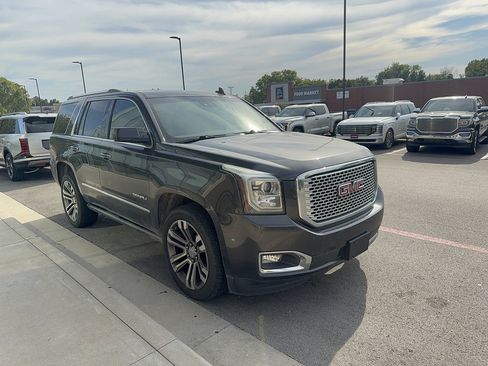 Used 2017 GMC Yukon Denali w/ Open Road Package AWD/4WD image 14
