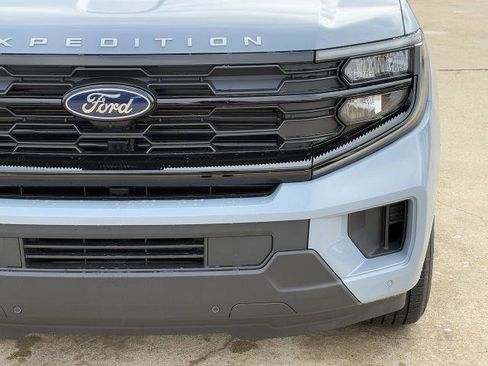 New 2026 Ford Expedition Active image 9