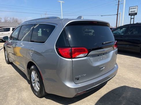 Used 2018 Chrysler Pacifica Touring-L w/ Advanced Safetytec Group image 7