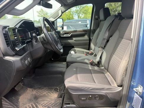 Used 2024 Chevrolet Silverado 2500 LT AWD/4WD image 4
