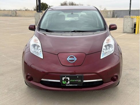 Used 2016 Nissan Leaf SV image 2