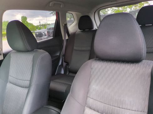 Used 2017 Nissan Rogue SV w/ SV Premium Package FWD image 8