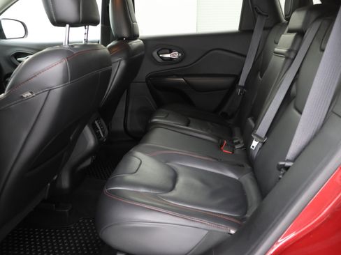 Used 2016 Jeep Cherokee Trailhawk w/ Comfort/Convenience Group image 33