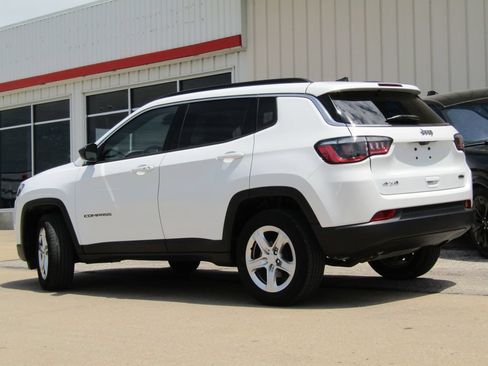 Used 2024 Jeep Compass Latitude AWD/4WD image 10