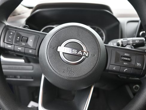 Used 2023 Nissan Rogue S image 18