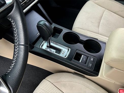 Used 2019 Subaru Outback 2.5i Premium image 13