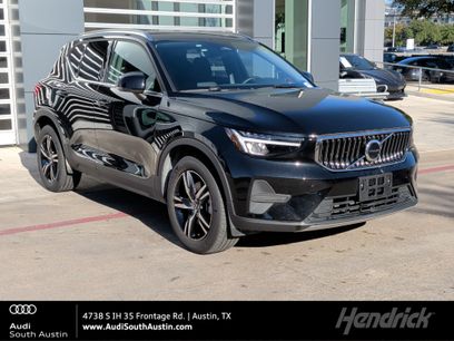 Used 2025 Volvo XC40 B5 Core