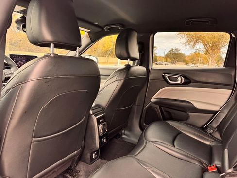 Used 2024 Jeep Compass Limited image 18