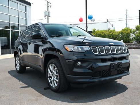Certified 2022 Jeep Compass Latitude w/ Sun and Sound Group AWD/4WD image 3