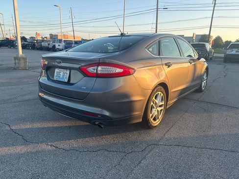 Used 2014 Ford Fusion SE FWD image 3