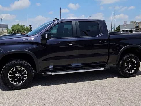 Used 2023 Chevrolet Silverado 1500 ZR2 w/ Technology Package AWD/4WD image 4