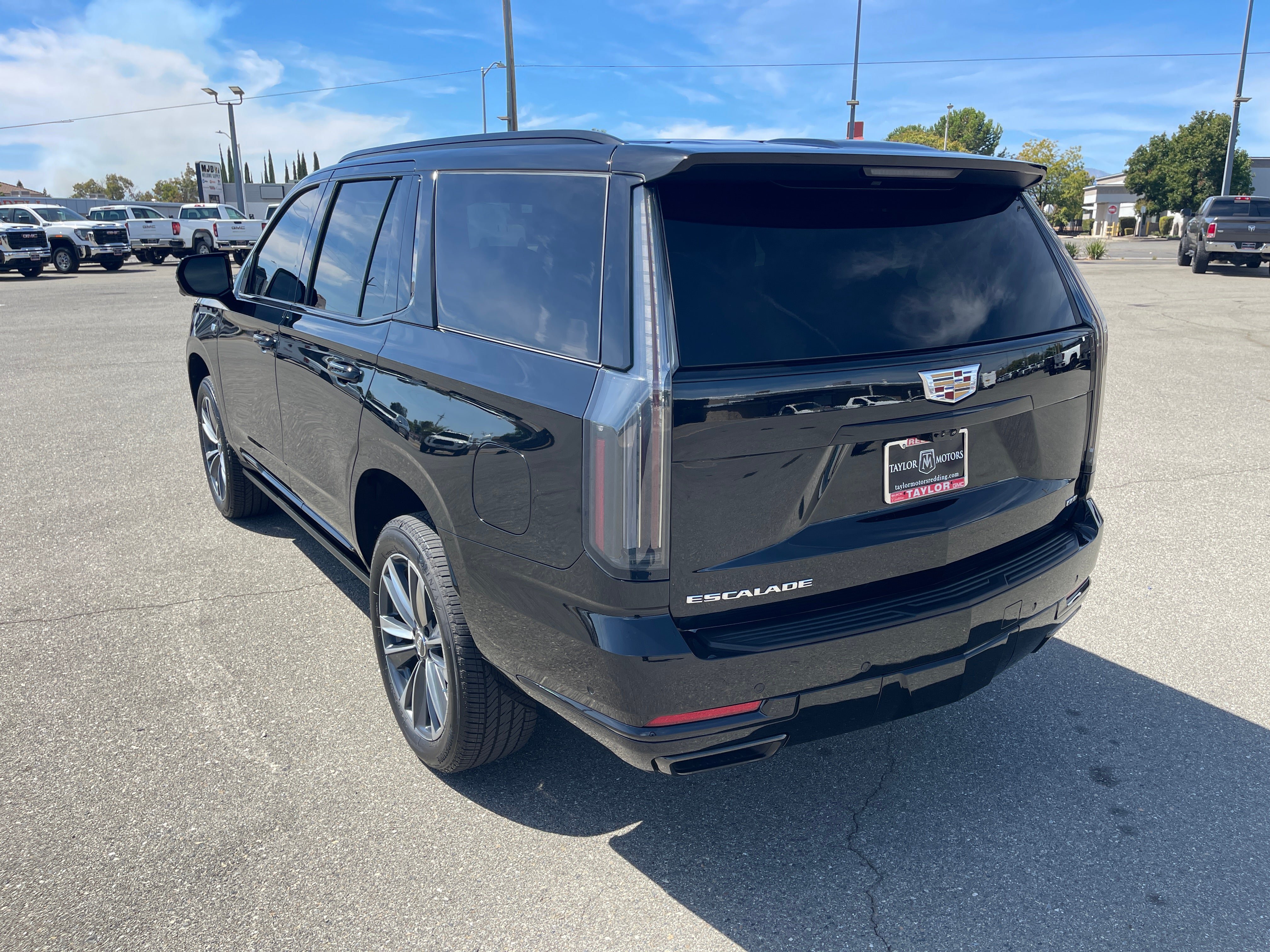 Used 2025 Cadillac Escalade Sport AWD/4WD image 7