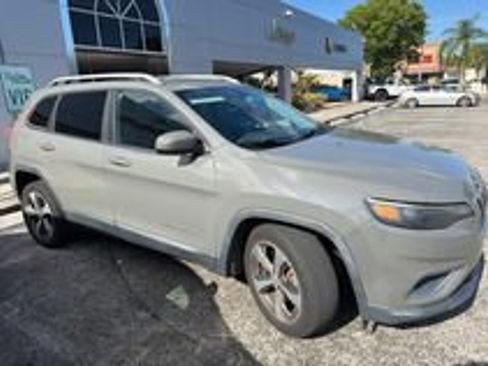 Used 2019 Jeep Cherokee Limited FWD image 21