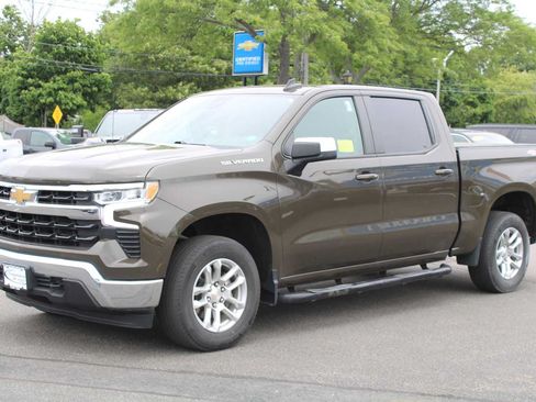 Used 2023 Chevrolet Silverado 1500 LT AWD/4WD image 2