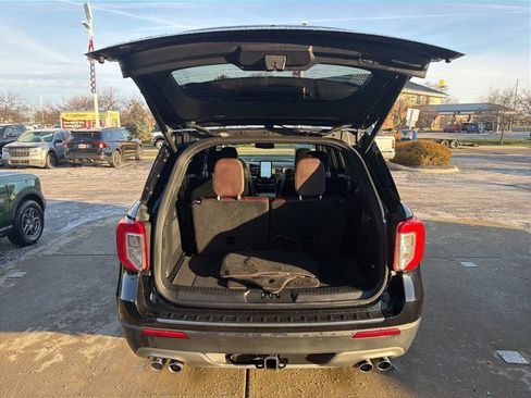 Used 2023 Ford Explorer Platinum w/ Technology Package image 39
