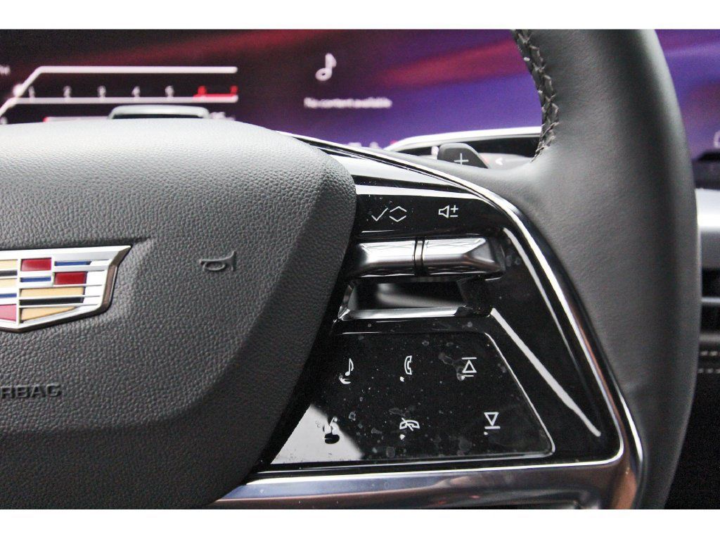 Used 2025 Cadillac Escalade ESV Sport AWD/4WD image 17