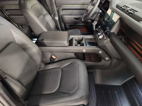 New 2026 Land Rover Defender 110 X-Dynamic SE AWD/4WD image 4