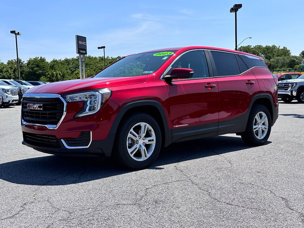 Used 2023 GMC Terrain SLE AWD/4WD image 2