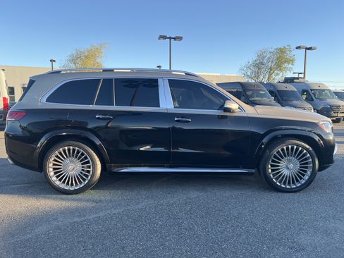 Used 2023 Mercedes-Benz Maybach GLS 600 4MATIC image 4
