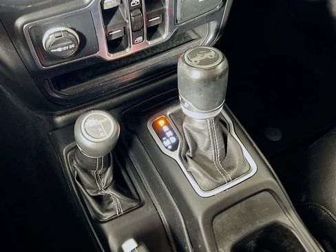 Used 2019 Jeep Wrangler Unlimited Sahara w/ Dual Top Group AWD/4WD image 22