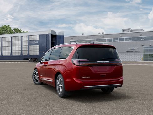 New 2026 Chrysler Pacifica Pinnacle FWD image 3
