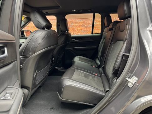 Used 2023 Jeep Grand Cherokee Altitude image 23