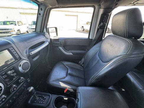 Used 2016 Jeep Wrangler Unlimited Sahara w/ Connectivity Group image 31