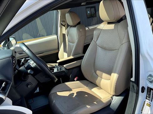 Used 2021 Toyota Sienna XLE image 17